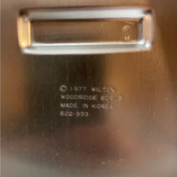 Wilton Guitar shaped cake pans - Picture 7 of 7